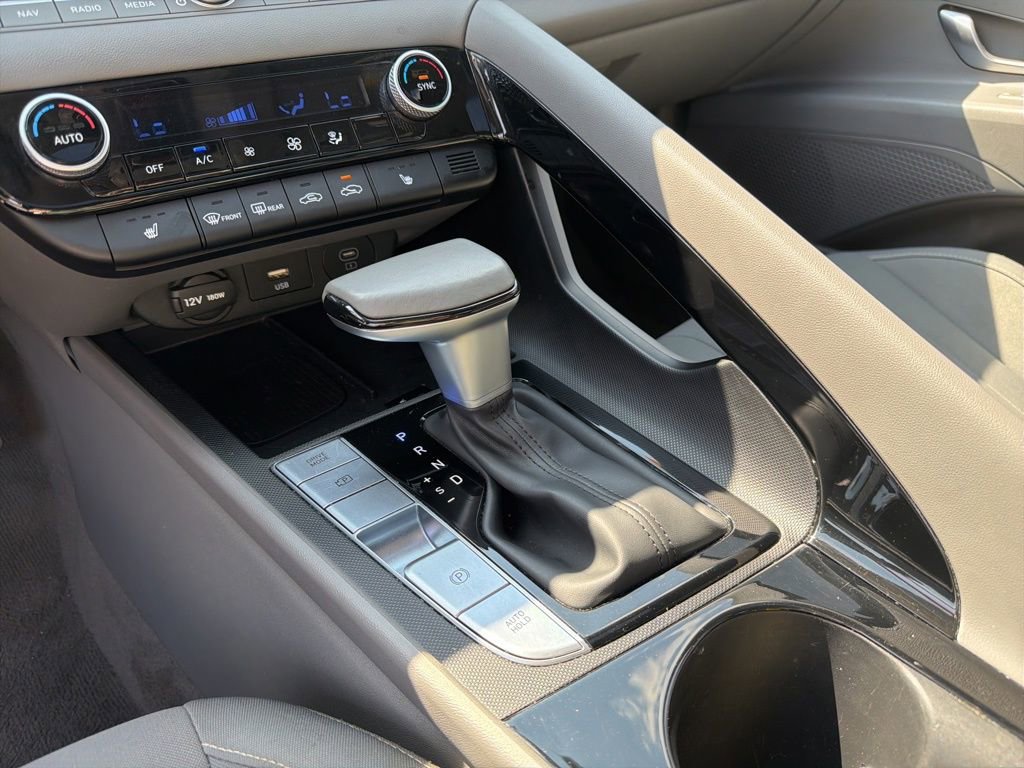 Used 2025 Hyundai Elantra SEL image 17