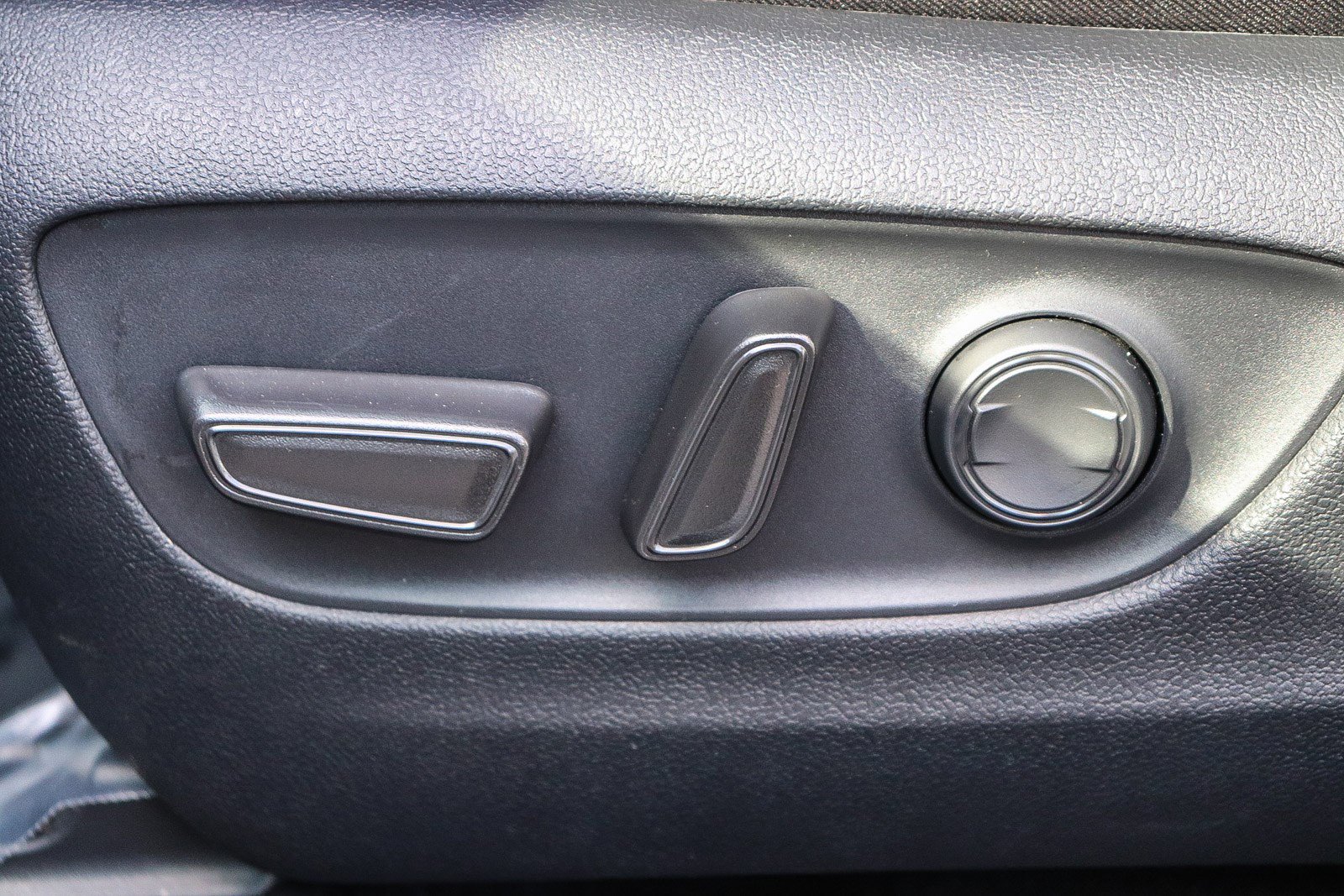 Used 2025 Toyota RAV4 SE image 24