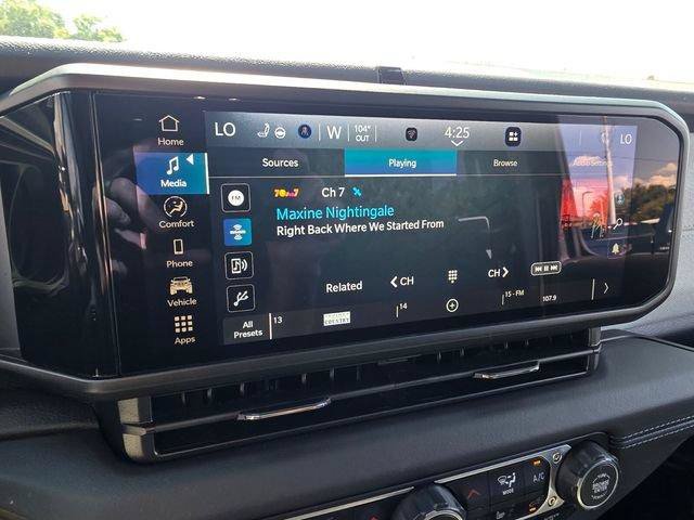 Used 2025 Jeep Wrangler Unlimited Sahara AWD/4WD image 23