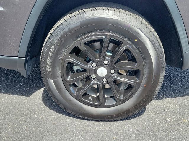 Used 2021 Jeep Grand Cherokee Laredo image 32