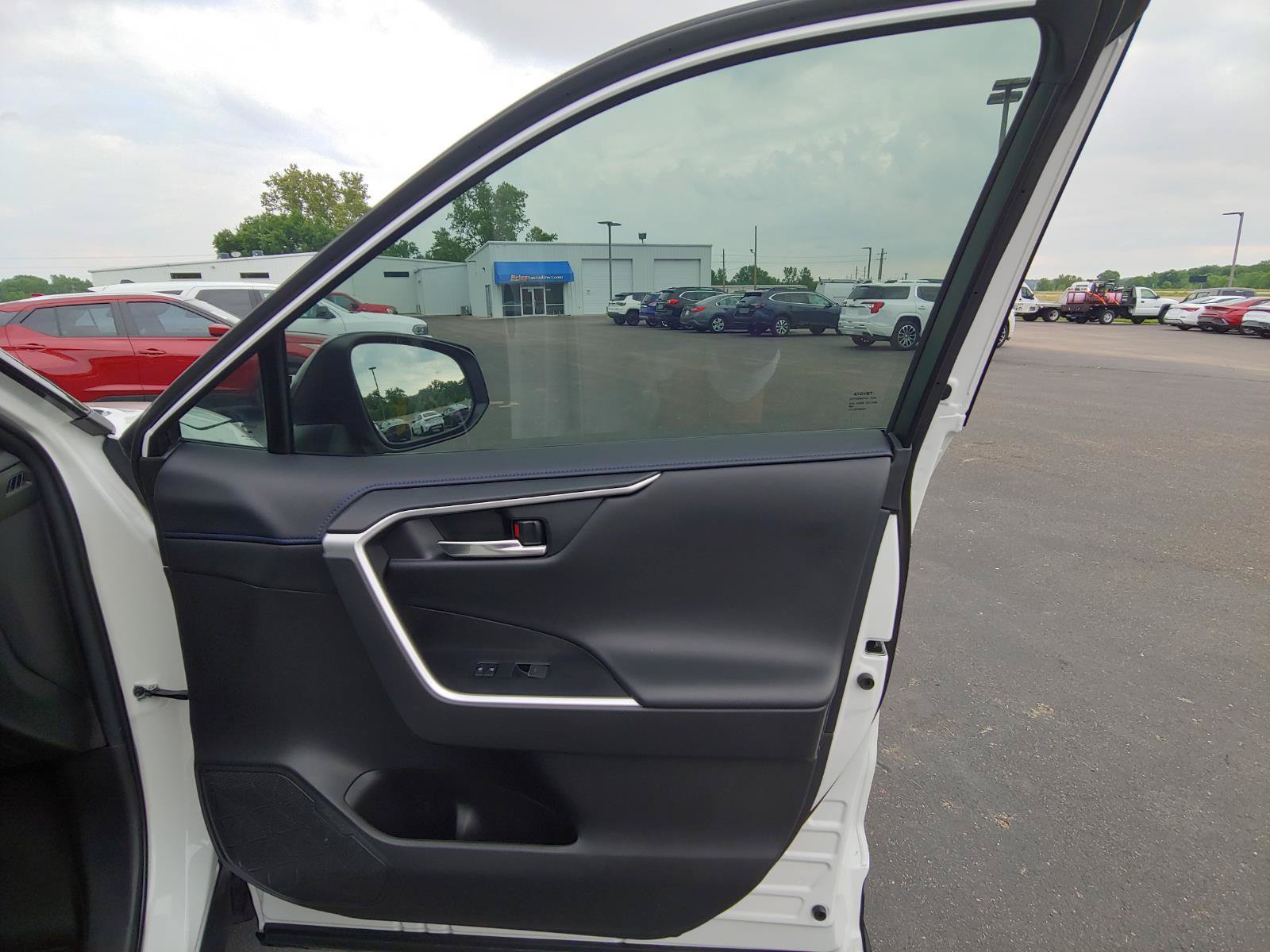 Used 2024 Toyota RAV4 XSE AWD/4WD image 30
