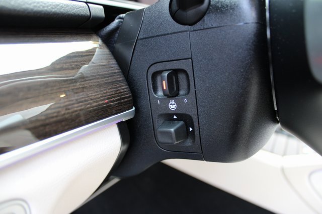 Used 2024 Mercedes-Benz GLE 450e 4MATIC w/ Warmth & Comfort Package image 21