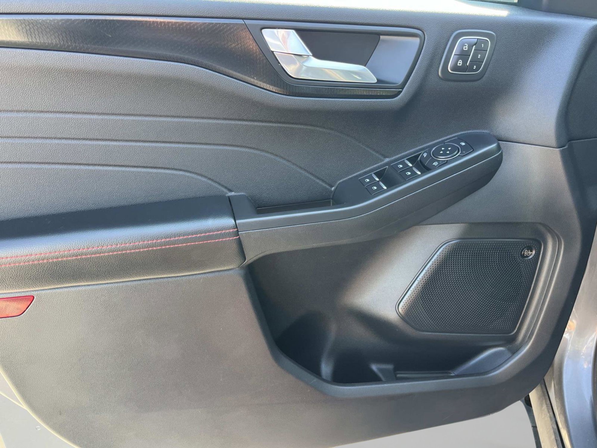 Used 2022 Ford Escape SEL w/ SEL Stealth AWD Package image 25