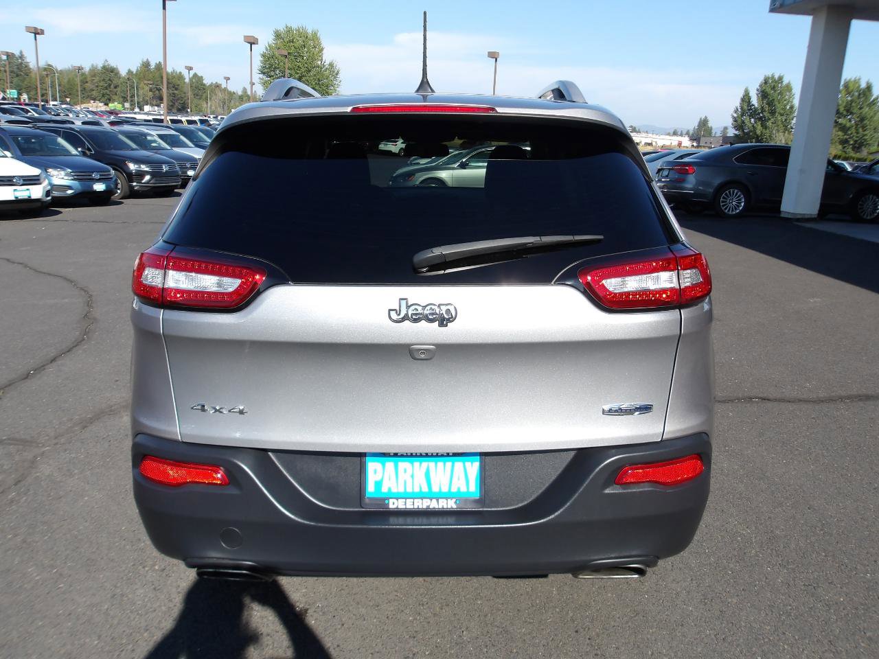 Used 2017 Jeep Cherokee Latitude w/ Comfort/Convenience Group AWD/4WD image 4