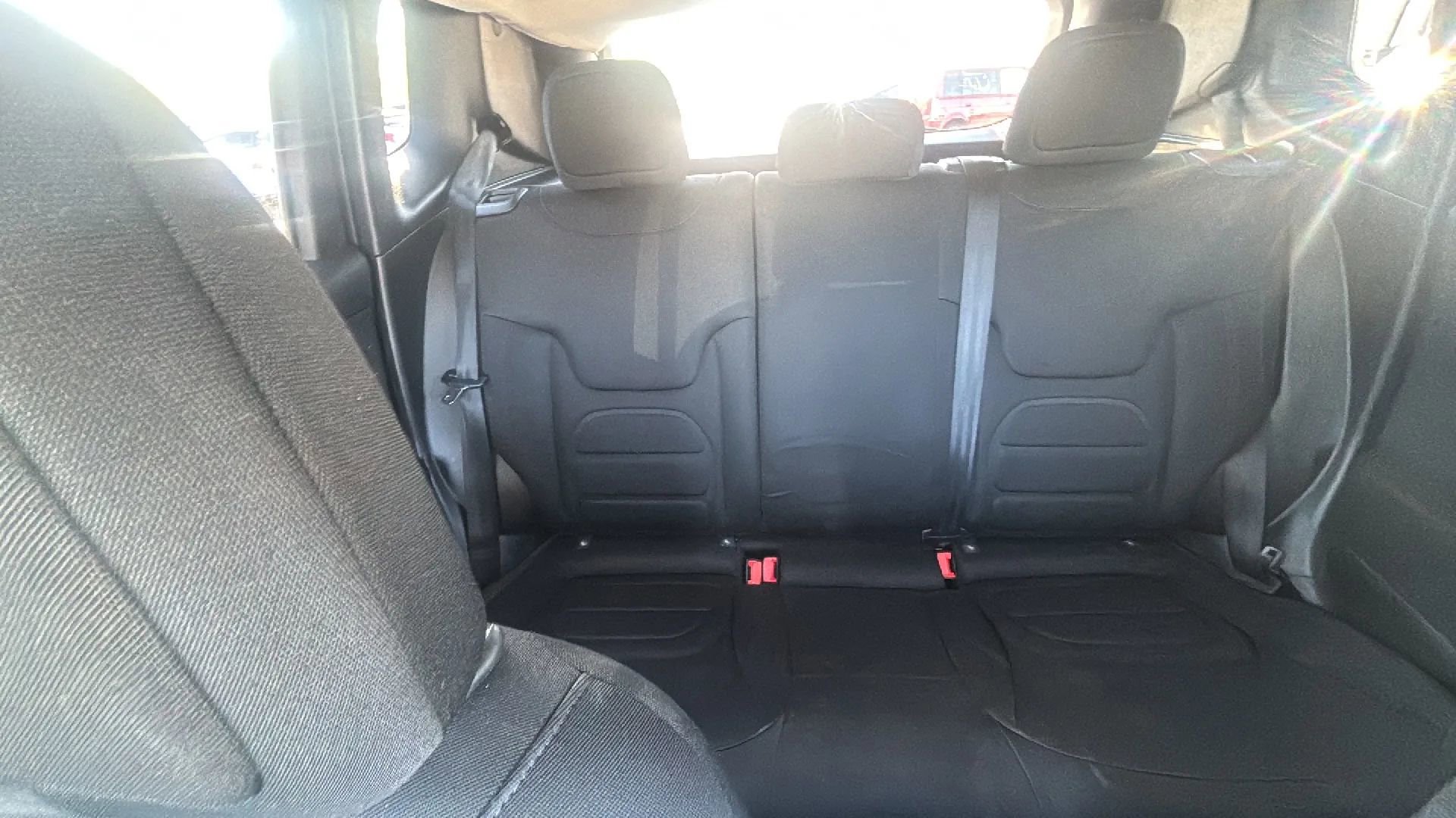 Used 2019 Jeep Renegade Latitude AWD/4WD image 25
