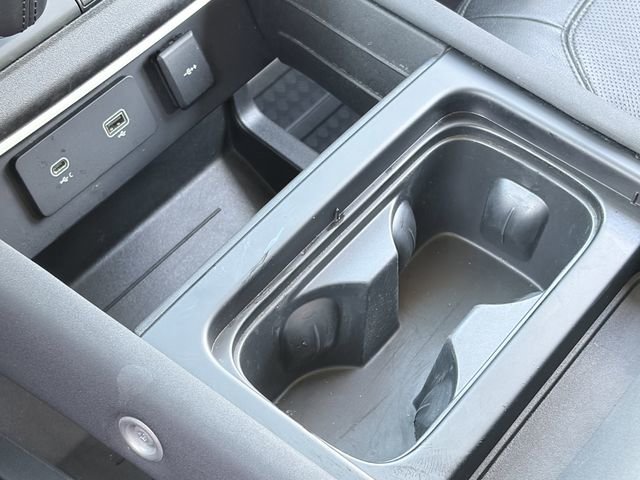 Used 2023 Land Rover Defender 110 SE image 18