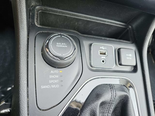 Used 2021 Jeep Cherokee Limited AWD/4WD image 27