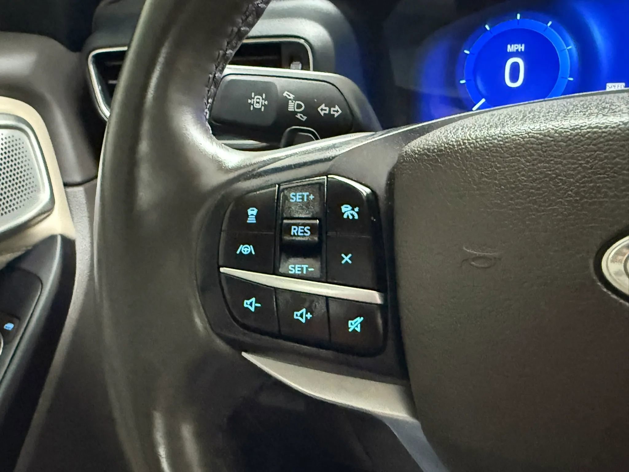 Used 2020 Ford Explorer Platinum w/ Premium Technology Package image 34