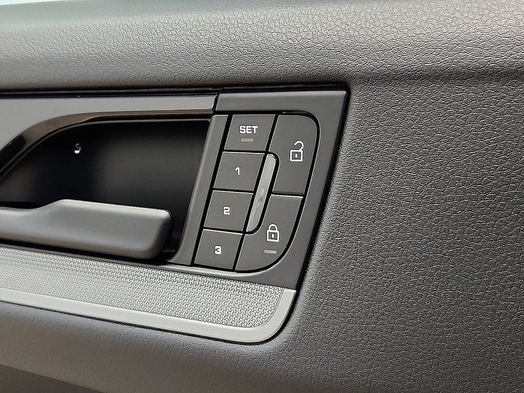 Certified 2026 Porsche Cayenne Coupe AWD/4WD image 24