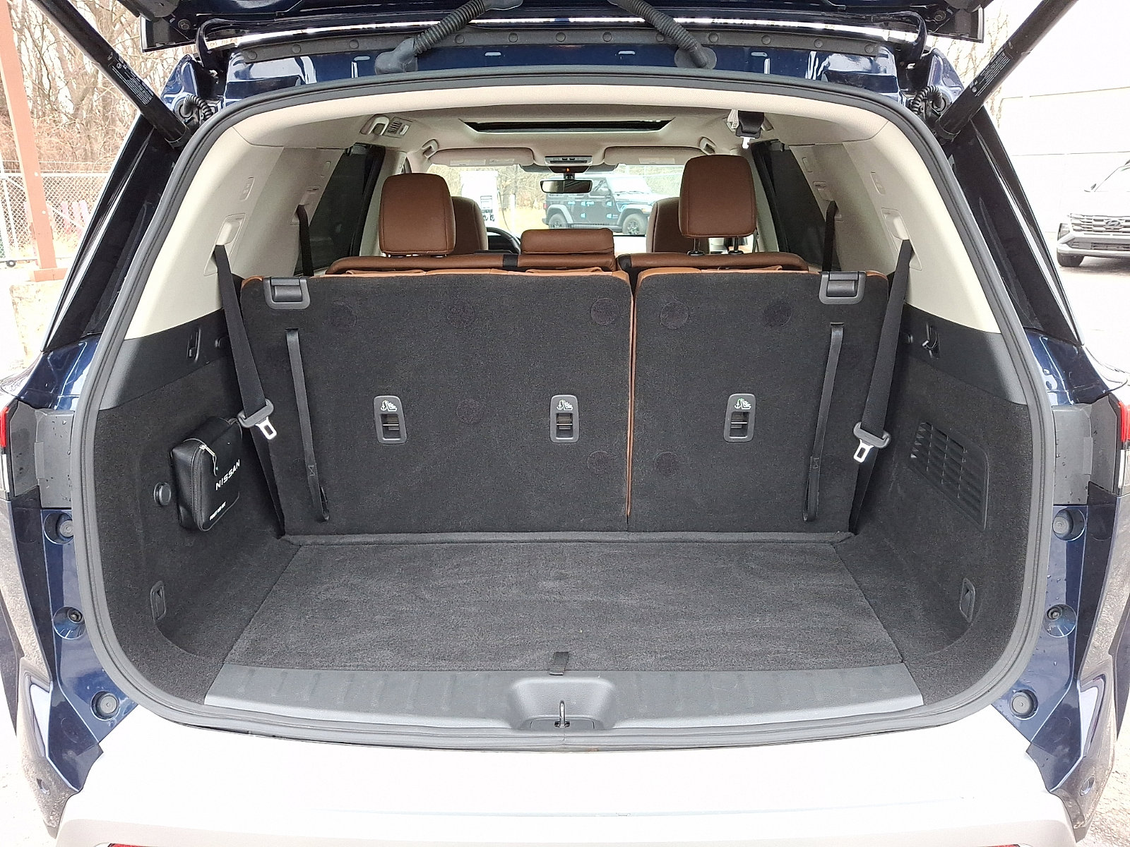 Used 2023 Nissan Pathfinder Platinum w/ Cargo Package image 31