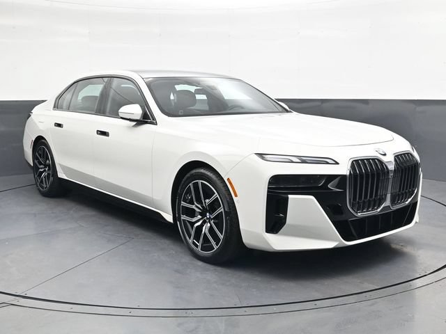 Used 2024 BMW 740i xDrive AWD/4WD image 2