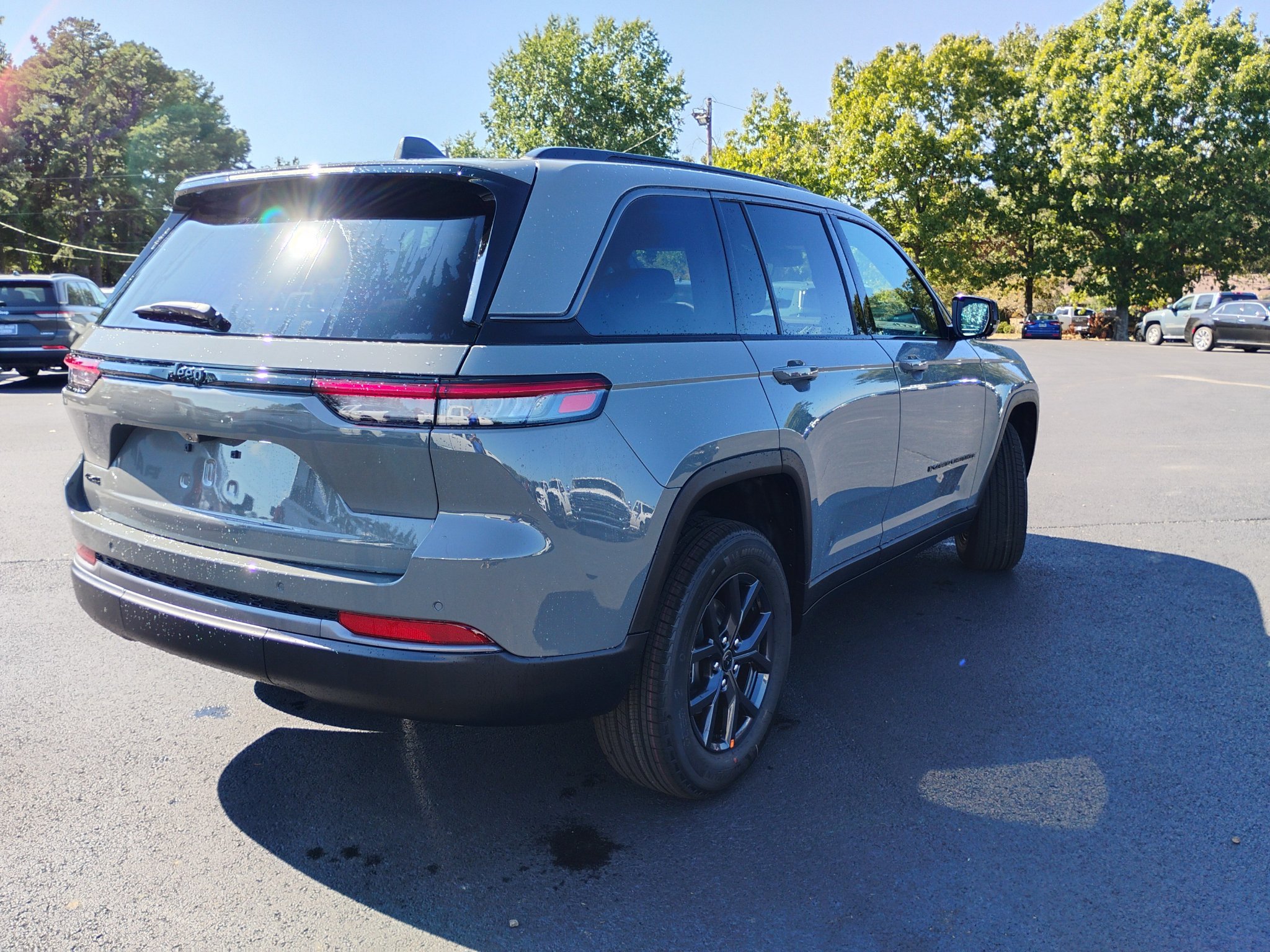 New 2027 Jeep Grand Cherokee Altitude AWD/4WD image 5