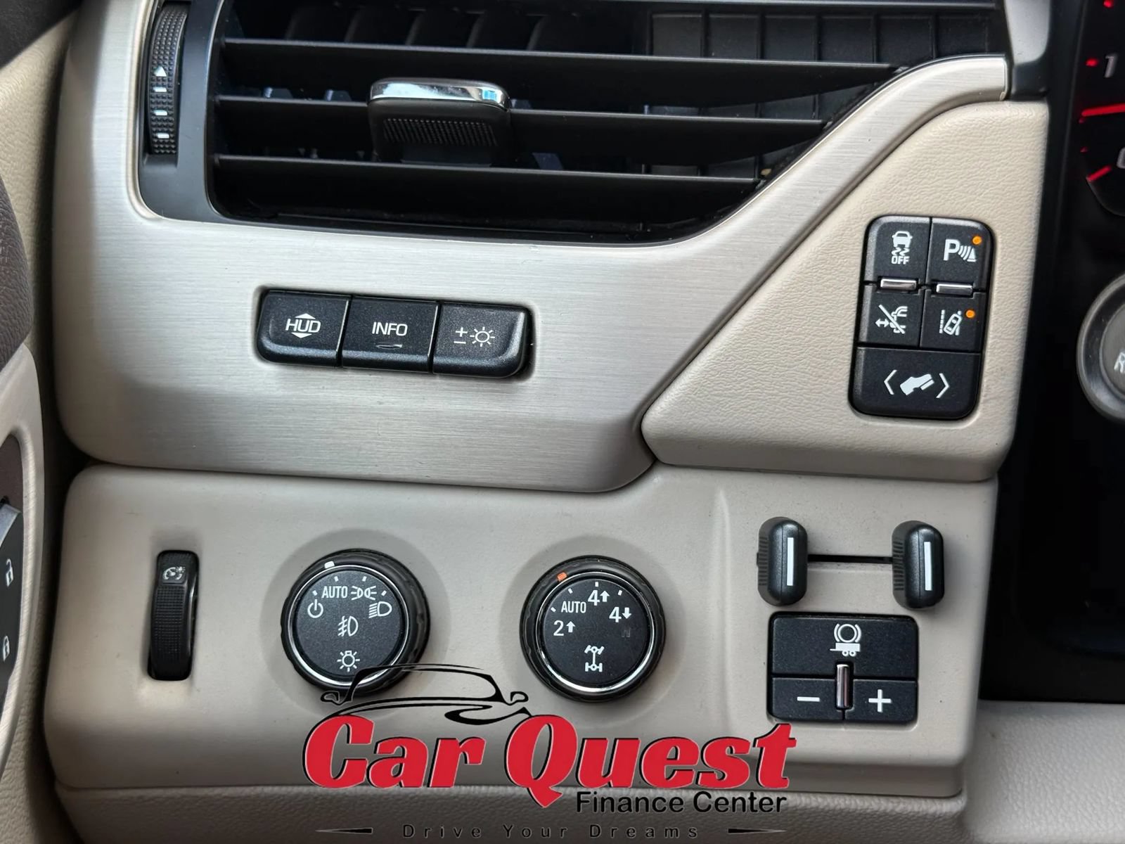 Used 2015 GMC Yukon Denali w/ Premium Package AWD/4WD image 34
