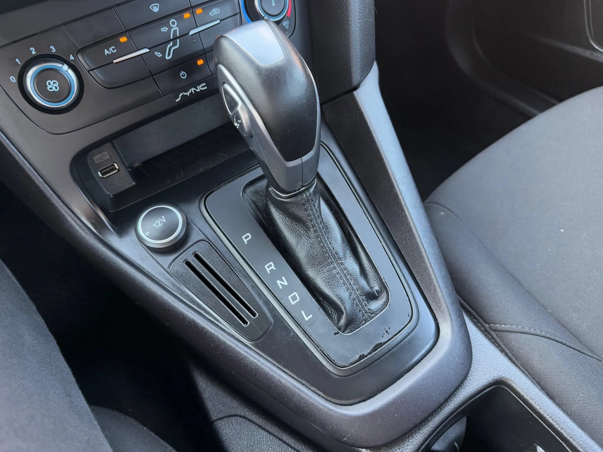 Used 2015 Ford Focus SE FWD image 21