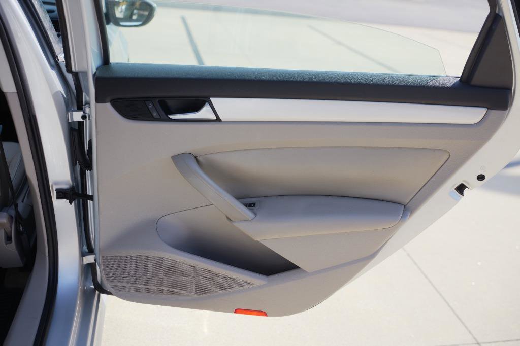 Used 2012 Volkswagen Passat 2.5 SE image 26