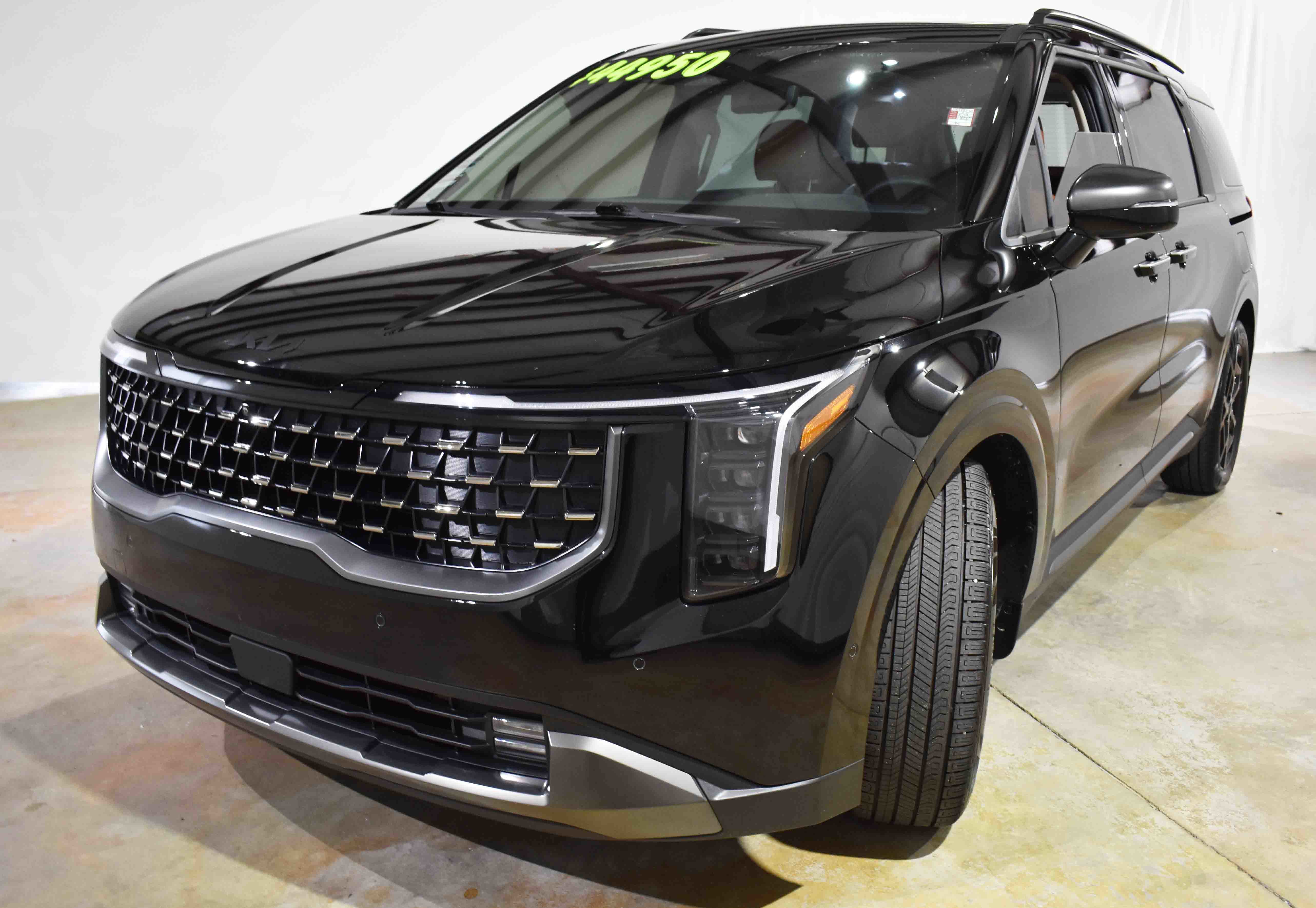 Used 2025 Kia Carnival SX Prestige image 5