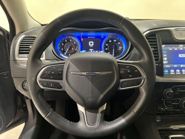 Used 2022 Chrysler 300 Touring L image 10