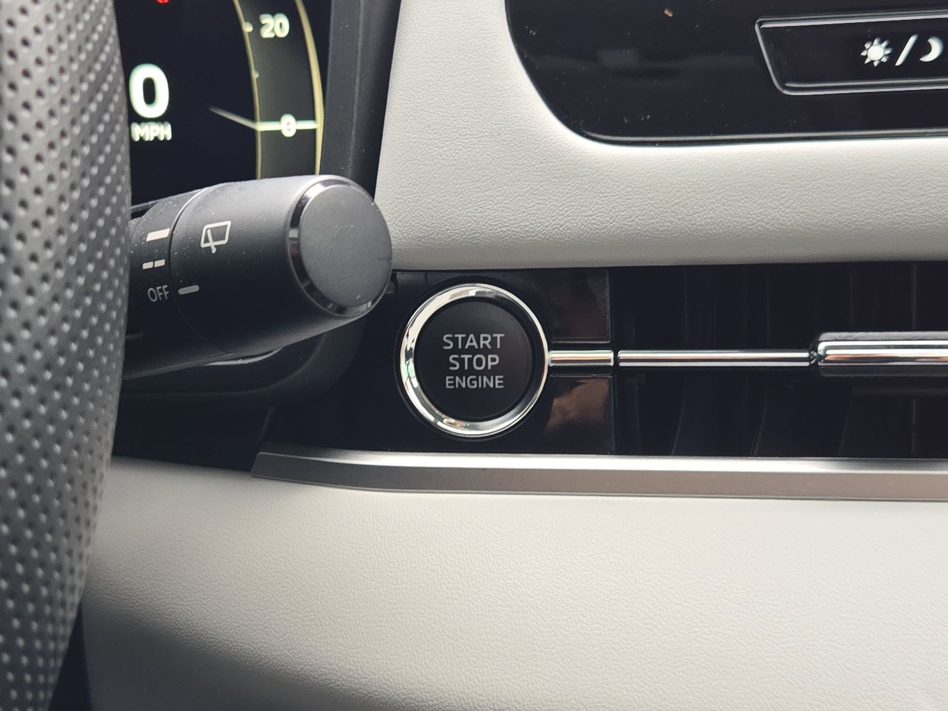 Used 2025 Mitsubishi Outlander SEL image 20