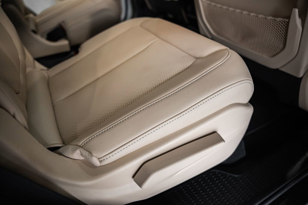 New 2025 Jeep Grand Cherokee L Limited w/ Luxury Tech Group II image 32