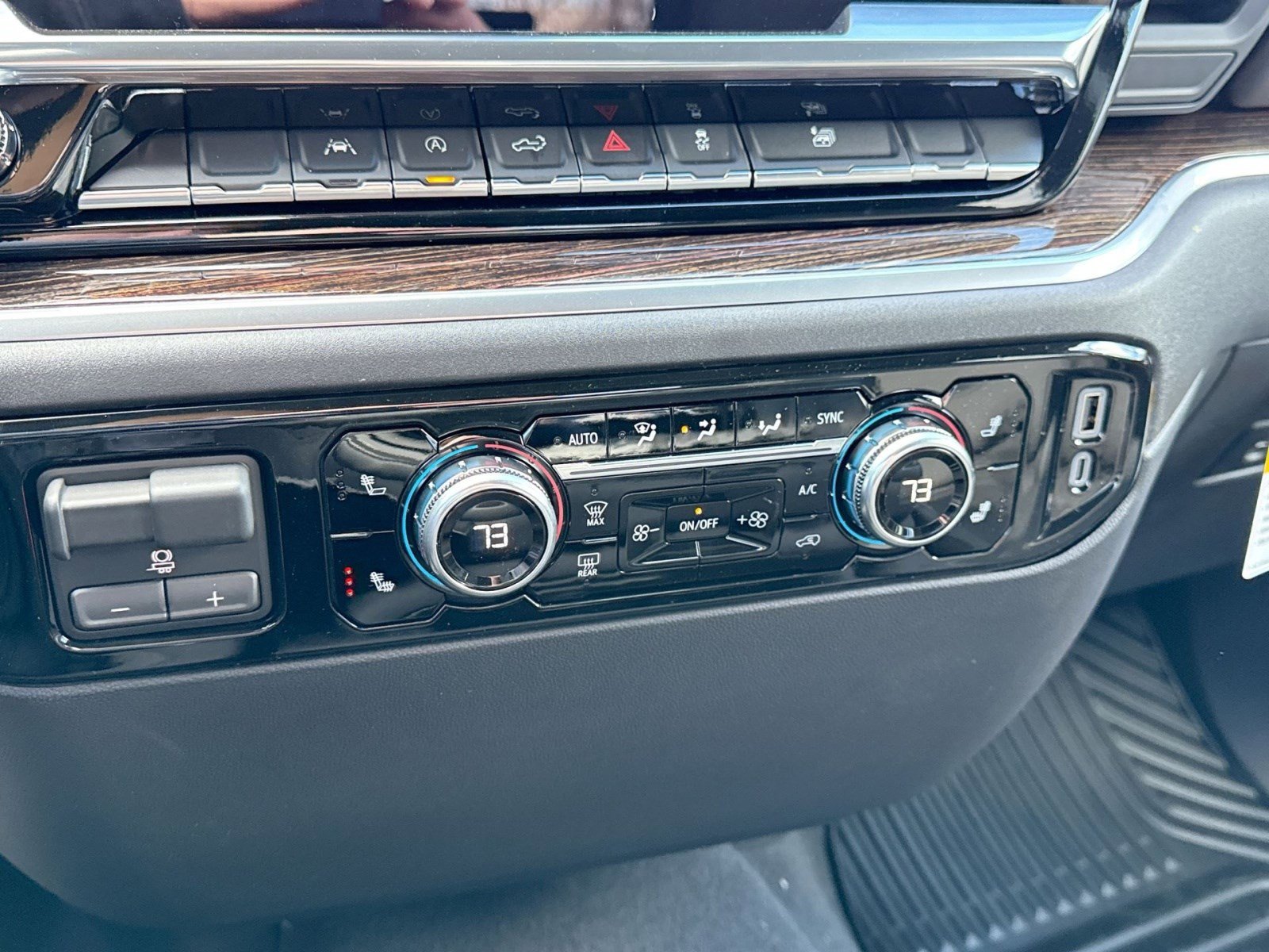 New 2026 GMC Sierra 1500 SLE image 17