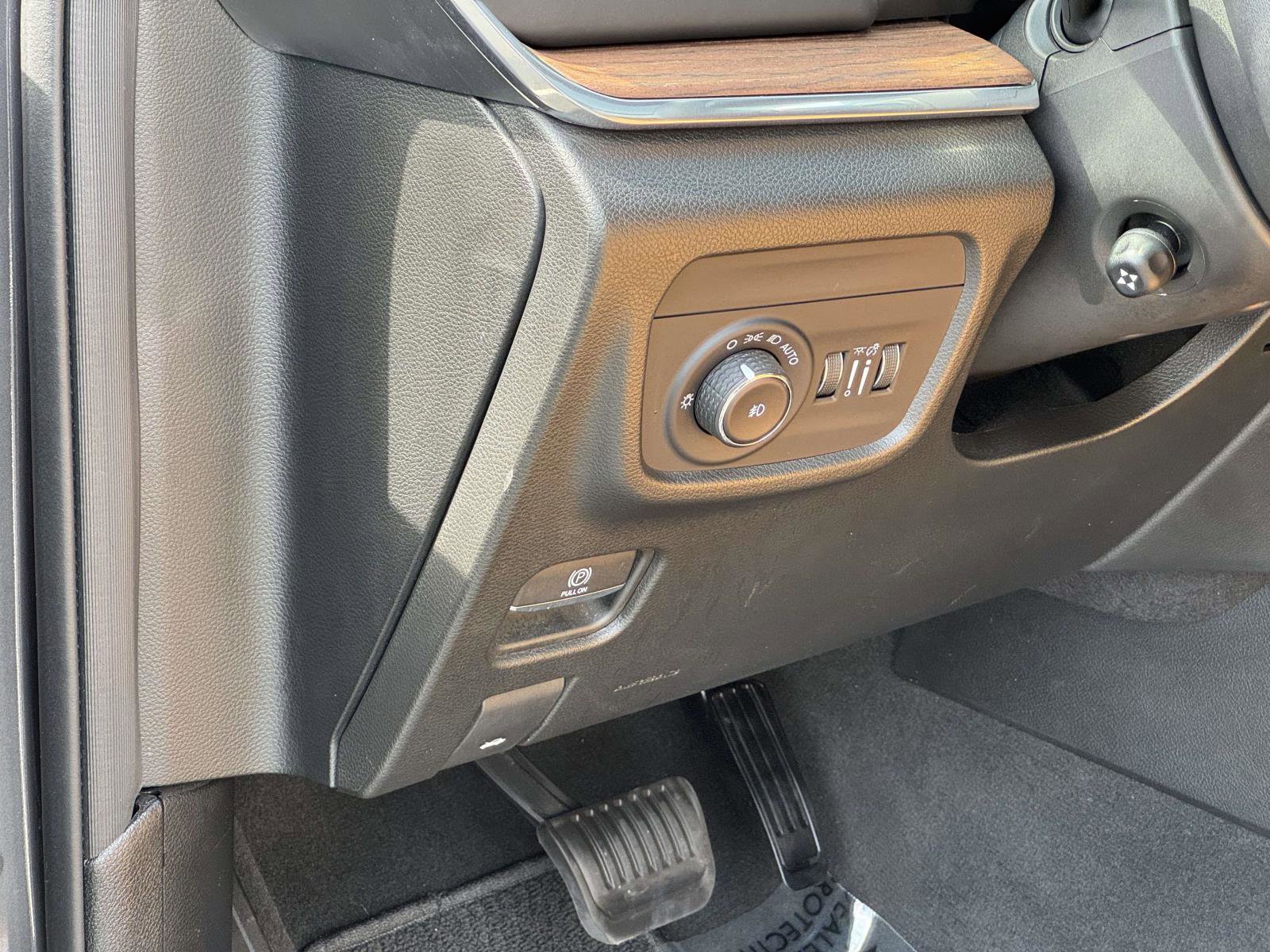 Used 2023 Jeep Grand Cherokee Summit w/ Adv Protech Group IV AWD/4WD image 13