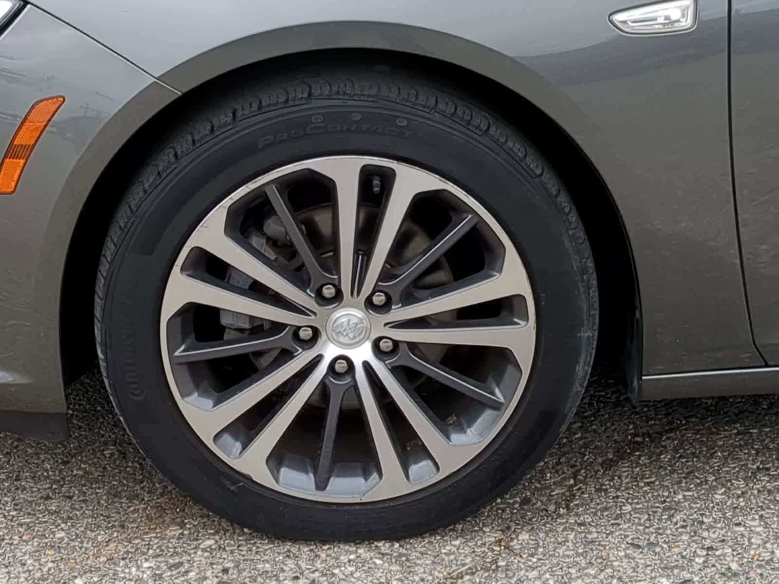 Used 2018 Buick Regal Essence w/ Driver Confidence Package #1 FWD image 14