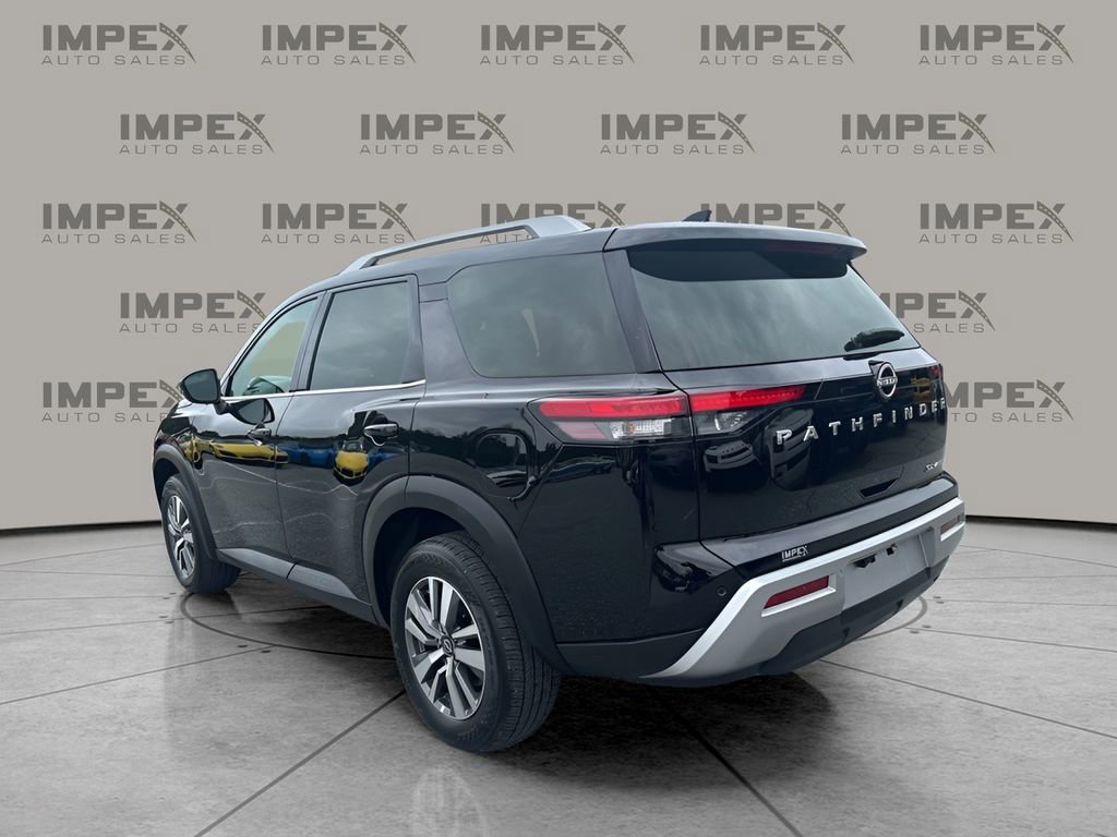 Used 2025 Nissan Pathfinder SL image 3