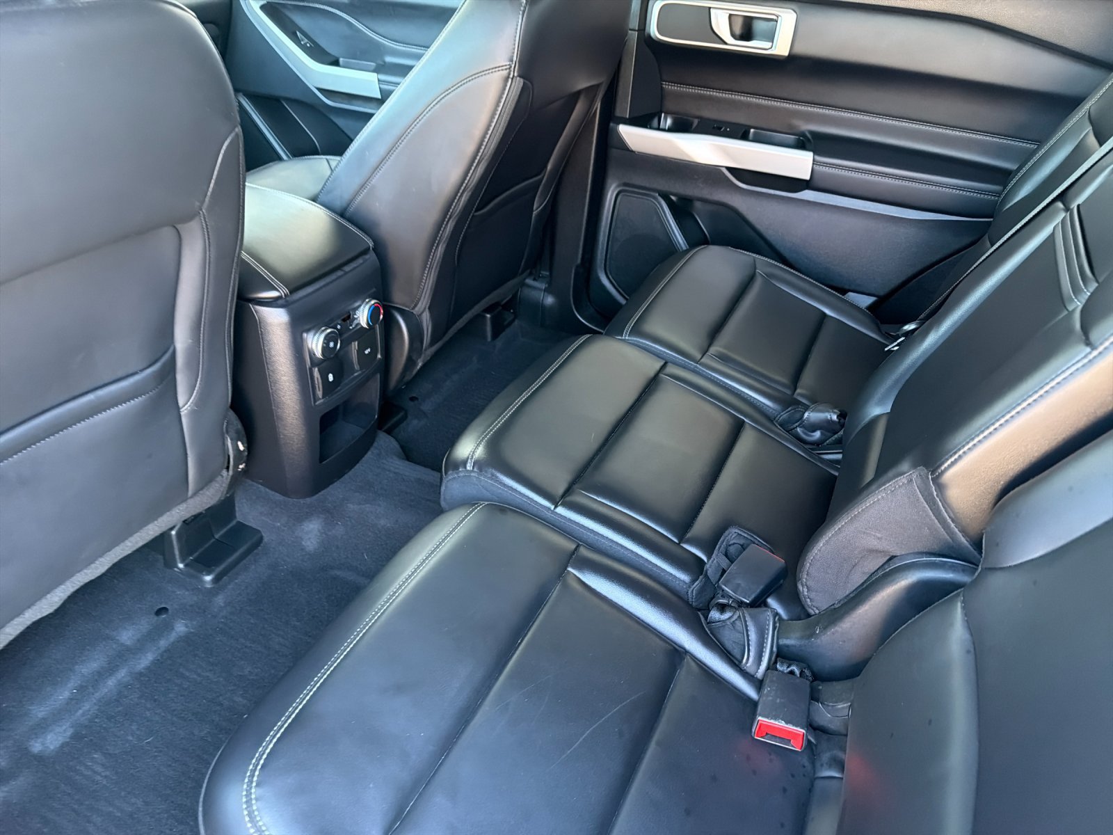 Used 2021 Ford Explorer XLT w/ Equipment Group 202A RWD image 14