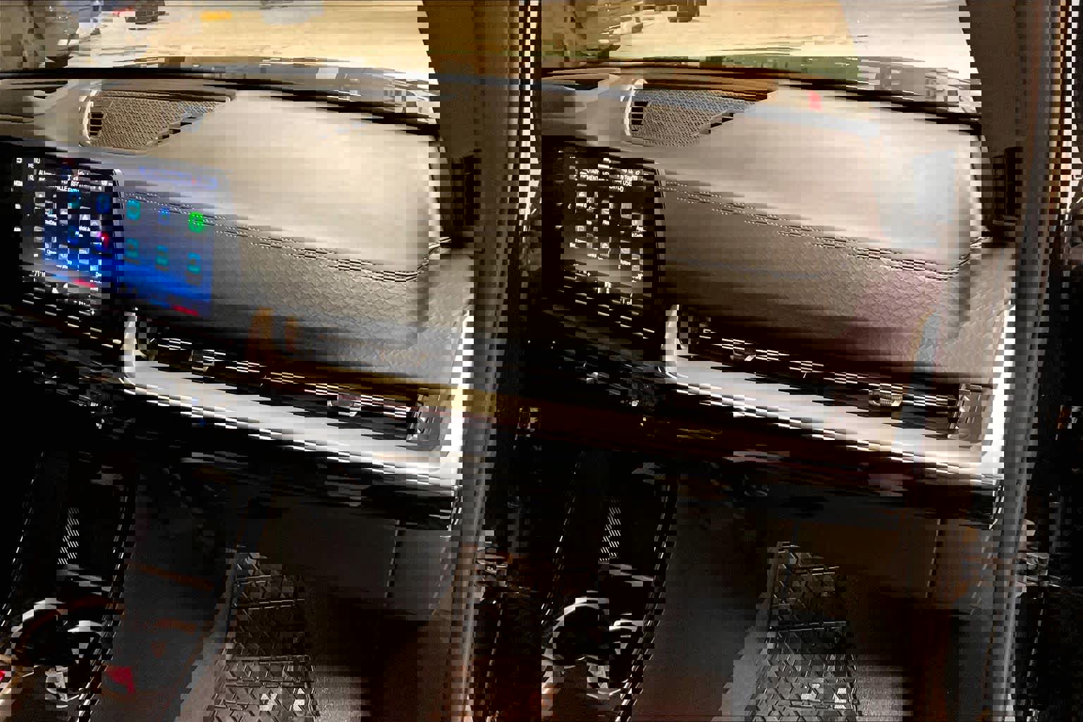 Certified 2025 BMW X2 xDrive28i w/ Technology Package image 18