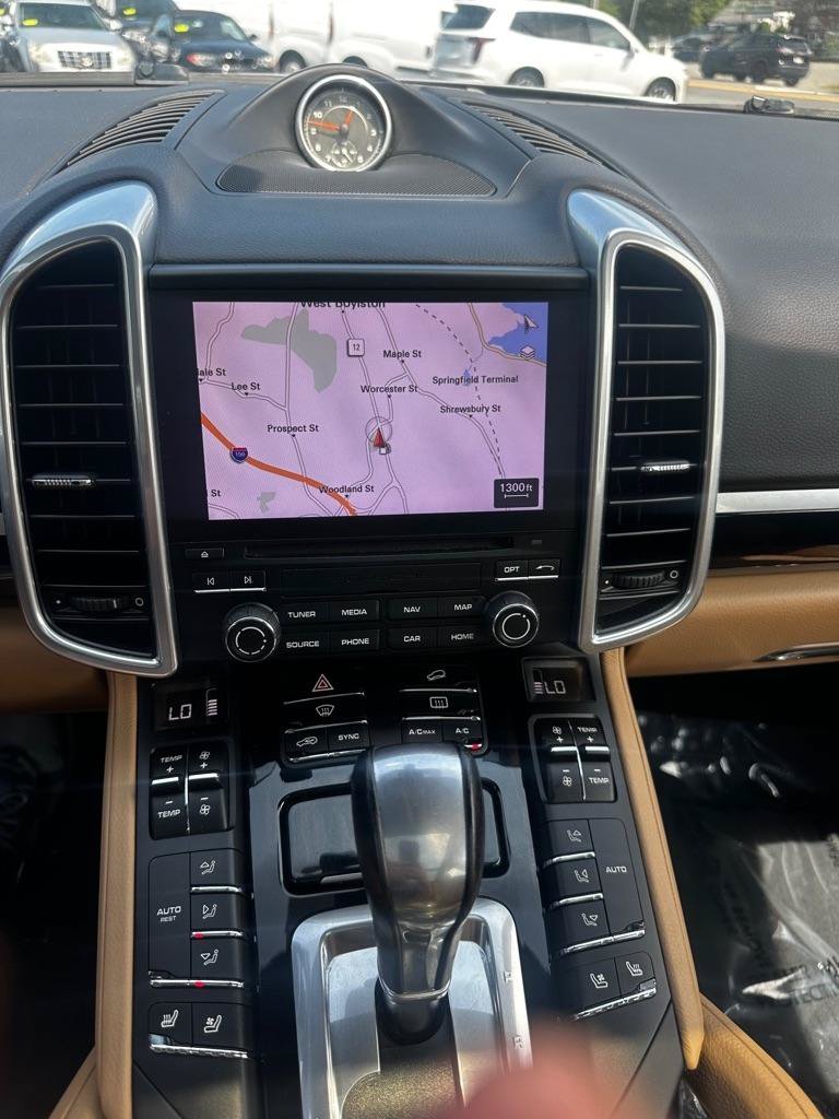Used 2017 Porsche Cayenne AWD/4WD image 16