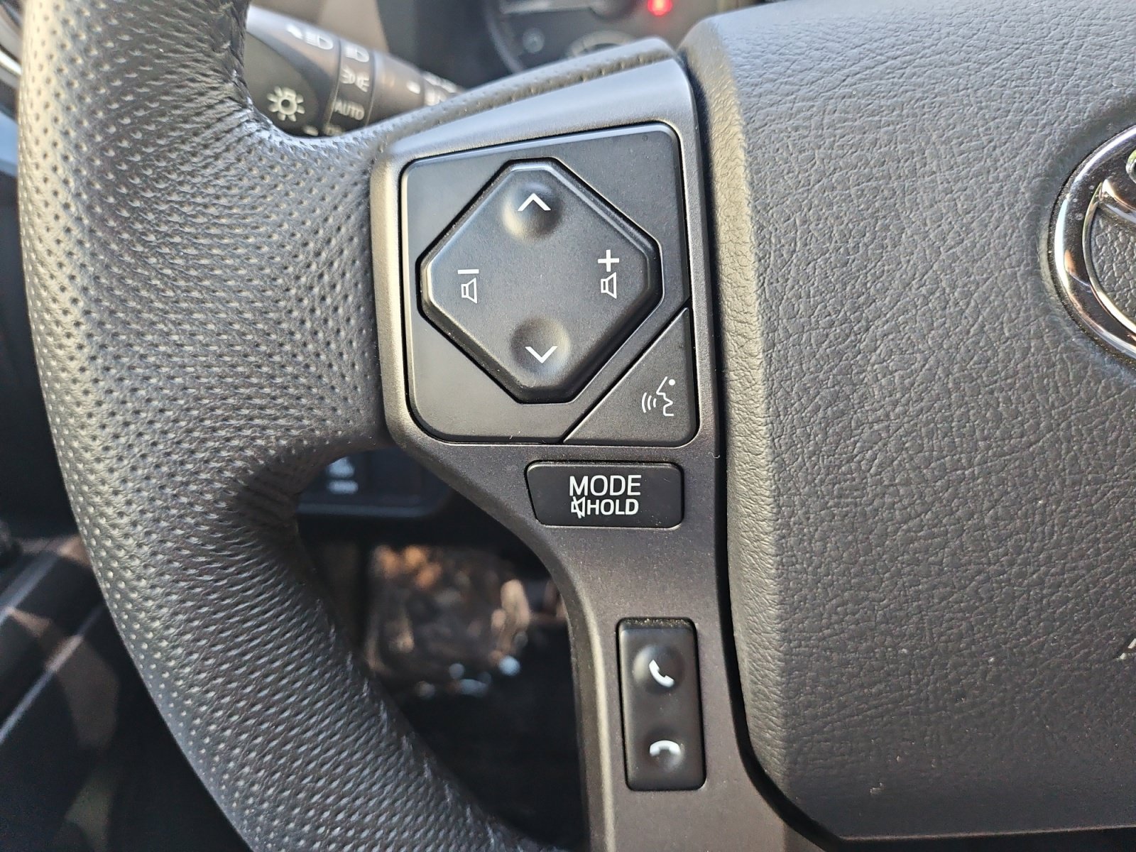 Used 2023 Toyota Tacoma TRD Off-Road w/ Technology Package AWD/4WD image 30