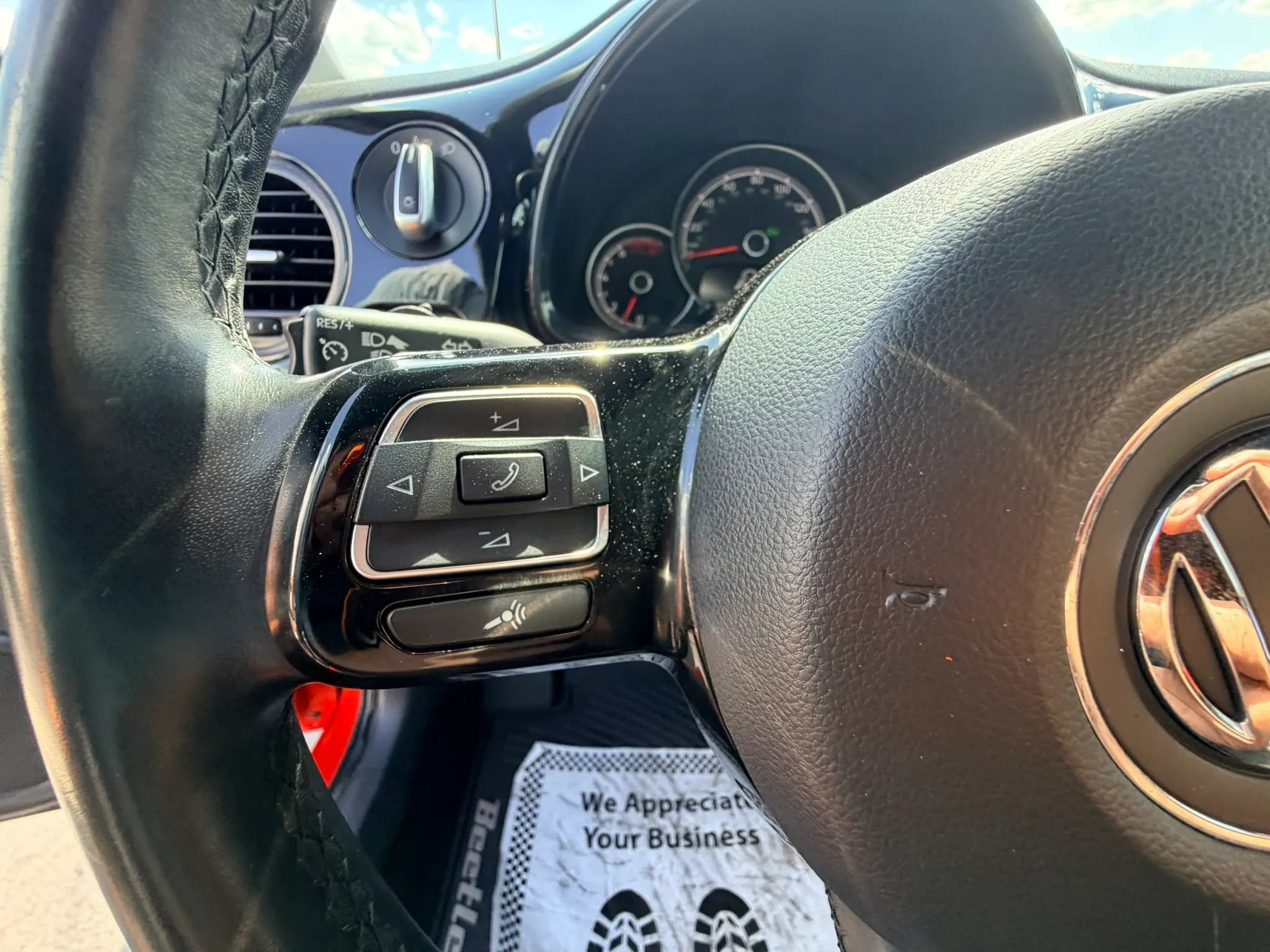 Used 2018 Volkswagen Beetle 2.0T S FWD image 13