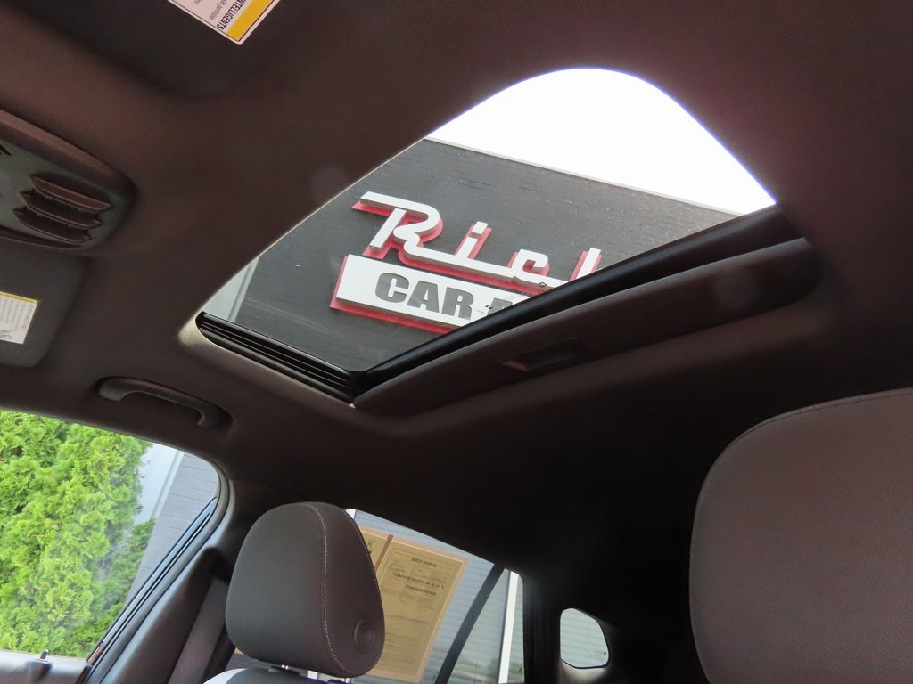 Used 2024 Chevrolet Trax RS w/ Sunroof Package image 4