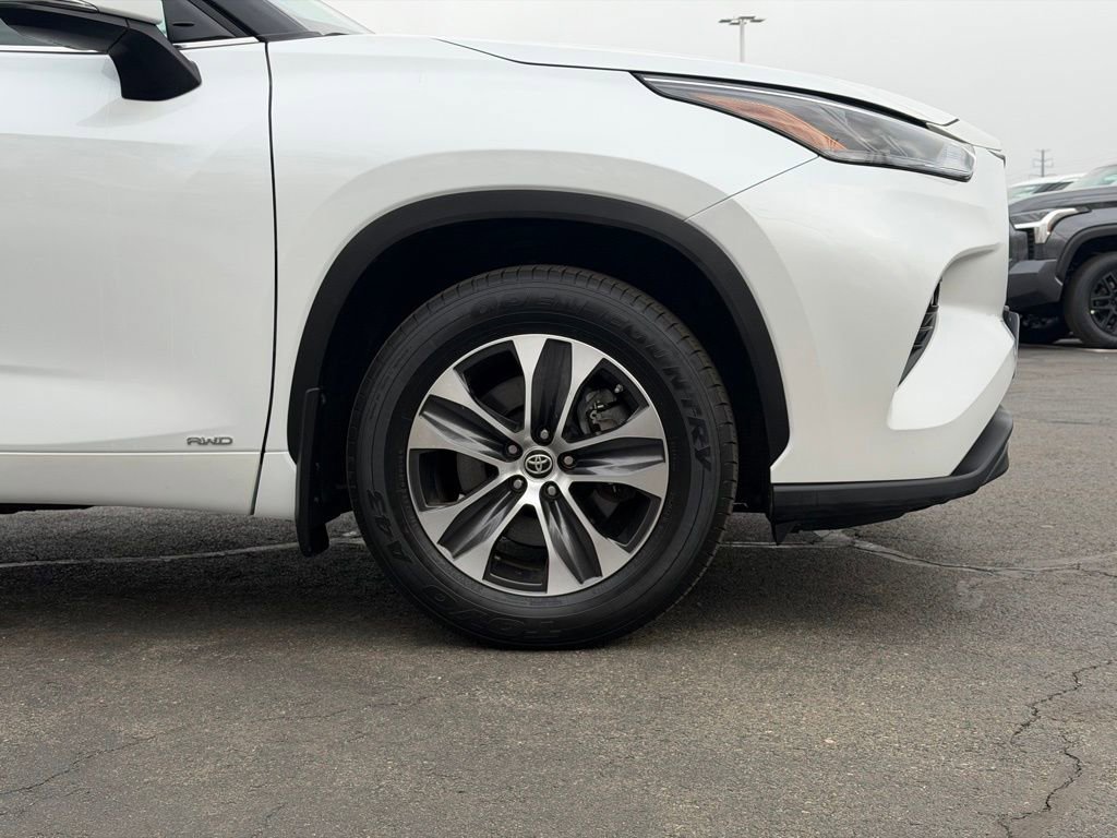 Used 2023 Toyota Highlander XLE image 14