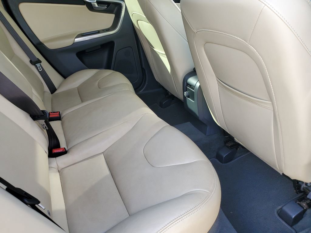 Used 2016 Volvo XC60 T6 w/ Proximity Package image 36