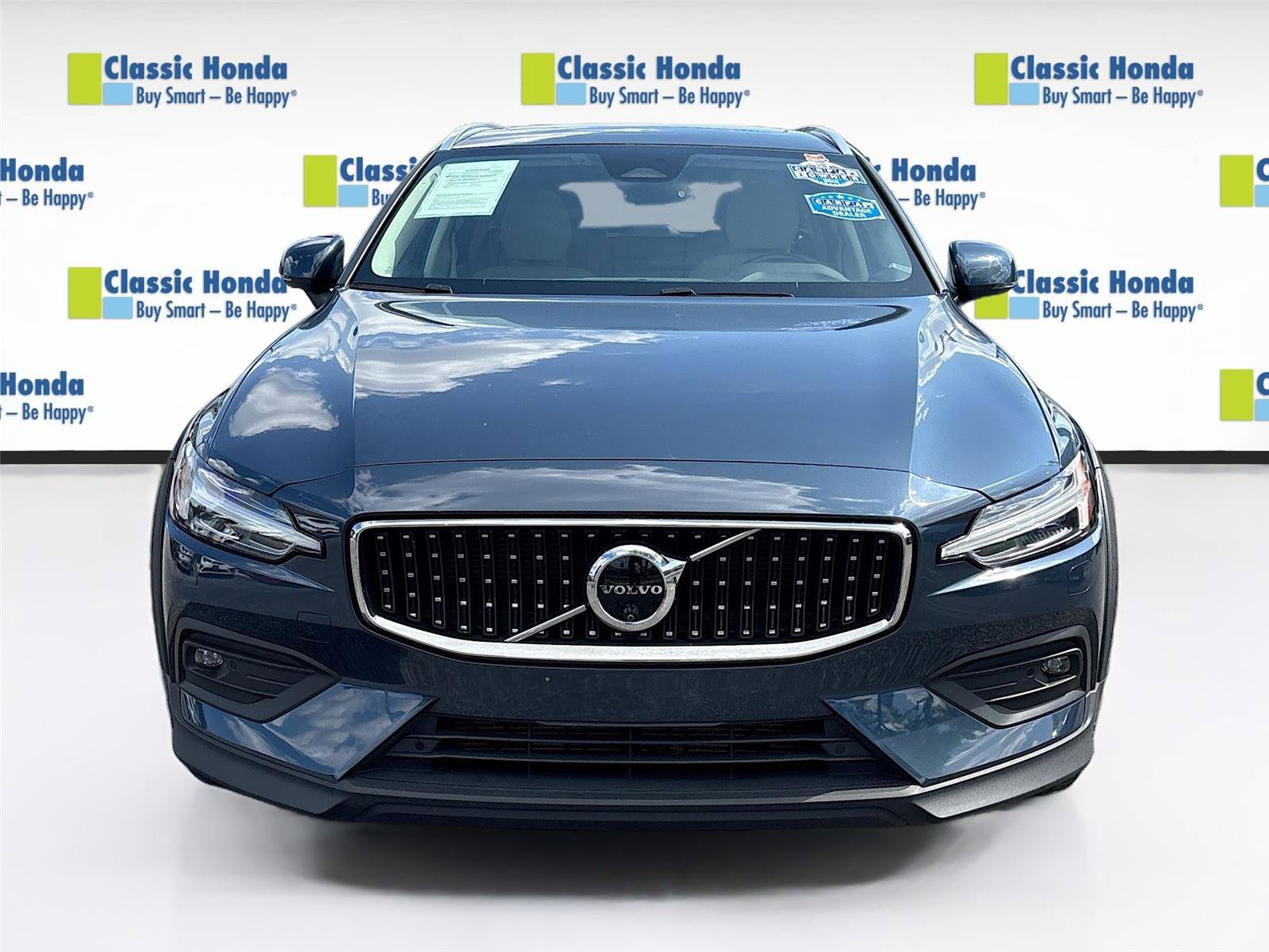 Used 2025 Volvo V60 B5 Cross Country Plus AWD/4WD image 2