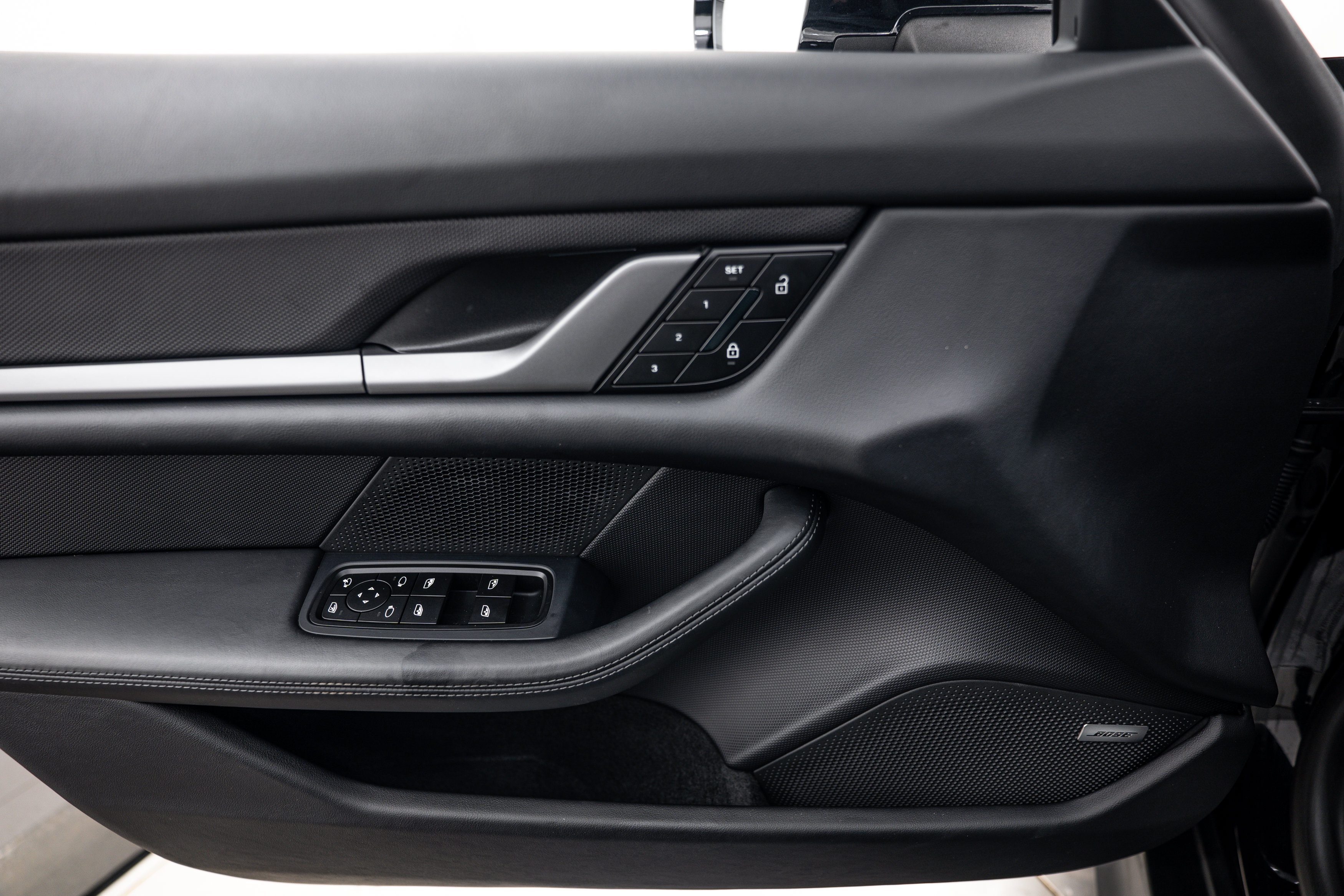 Certified 2025 Porsche Taycan 4S AWD/4WD image 17