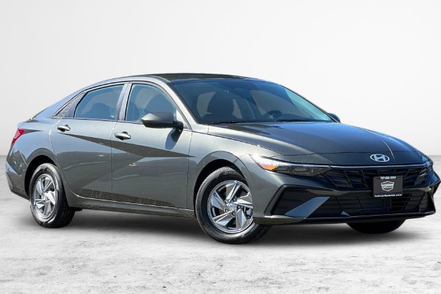 New 2026 Hyundai Elantra SE