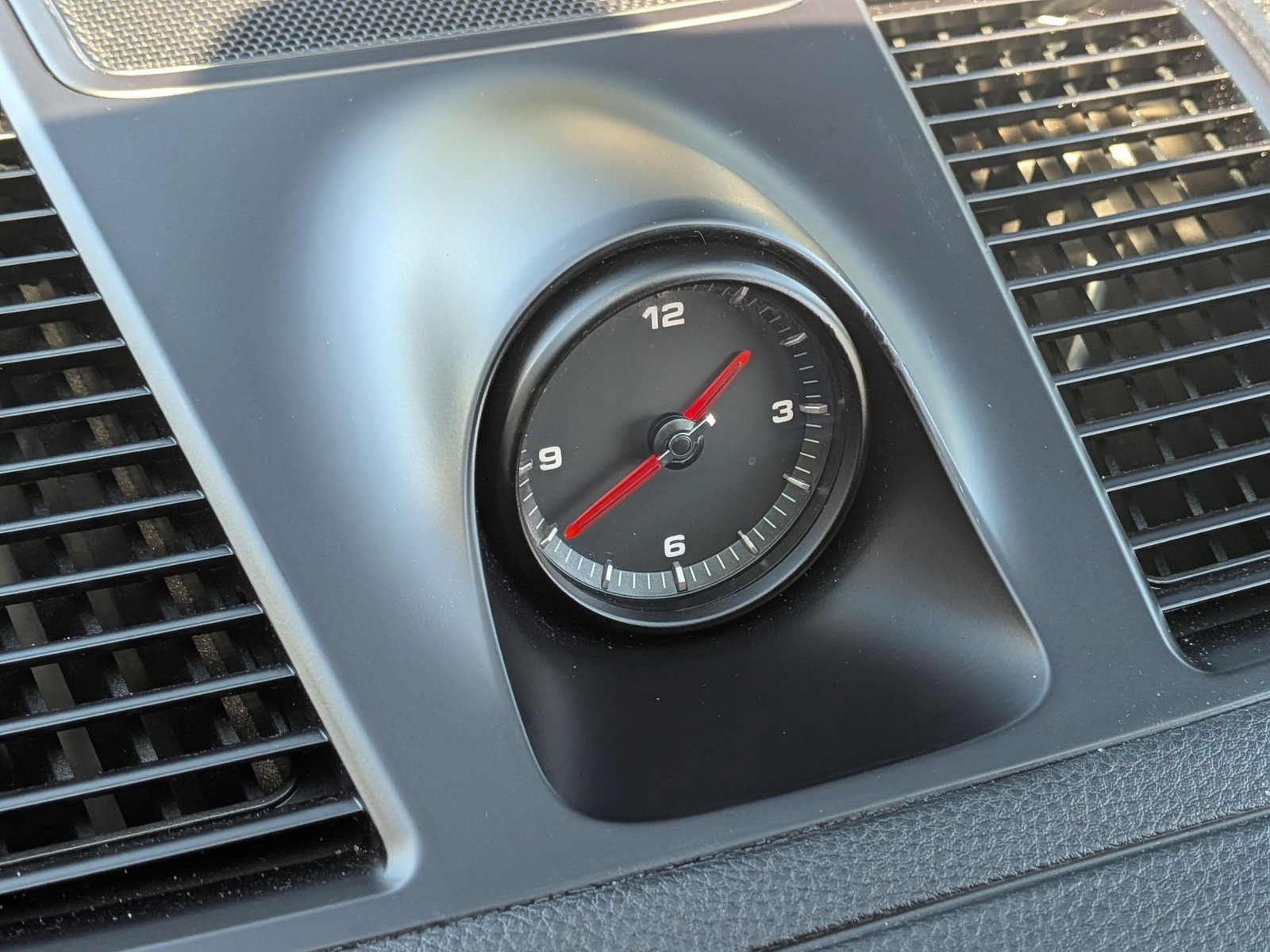 Used 2022 Porsche Cayenne image 19