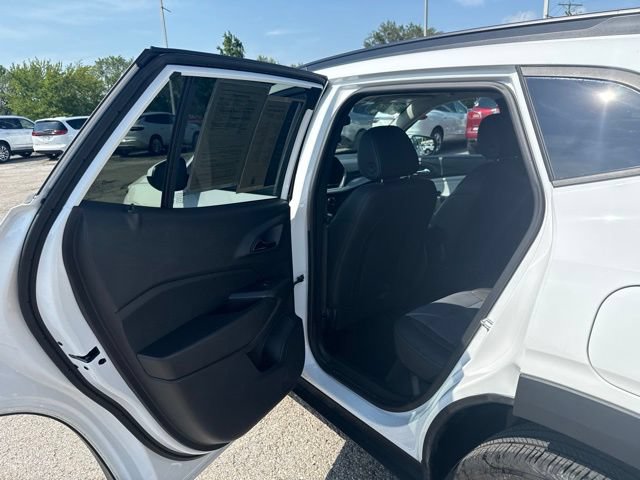 Certified 2025 Chevrolet Trax LT w/ Driver Confidence Package FWD image 21