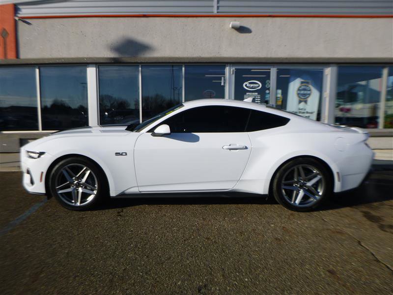 Used 2024 Ford Mustang GT RWD image 2