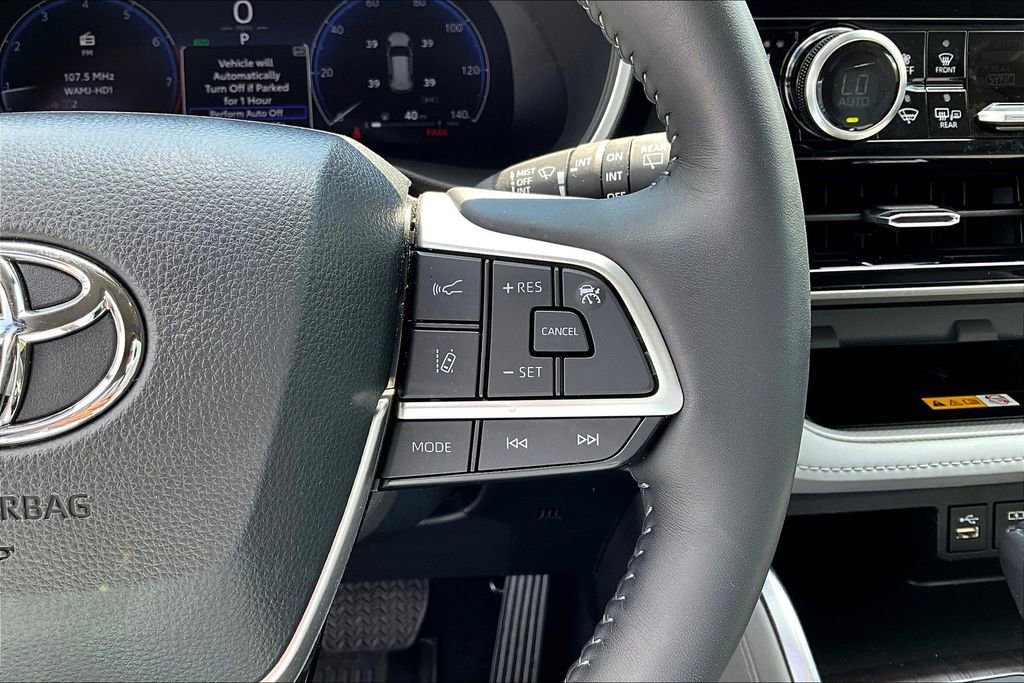 Used 2024 Toyota Highlander Limited image 19