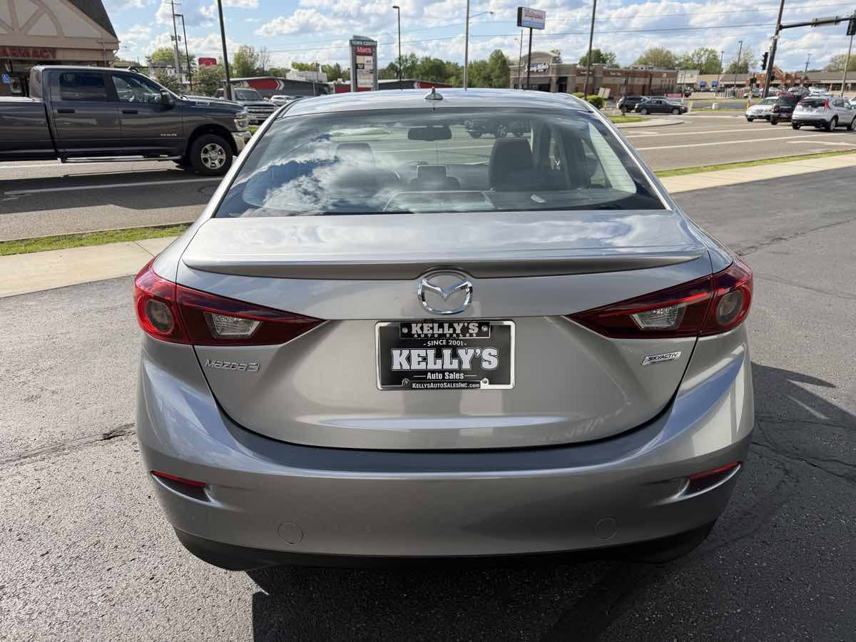 Used 2016 MAZDA MAZDA3 i Touring w/ Popular Equipment Package FWD image 4