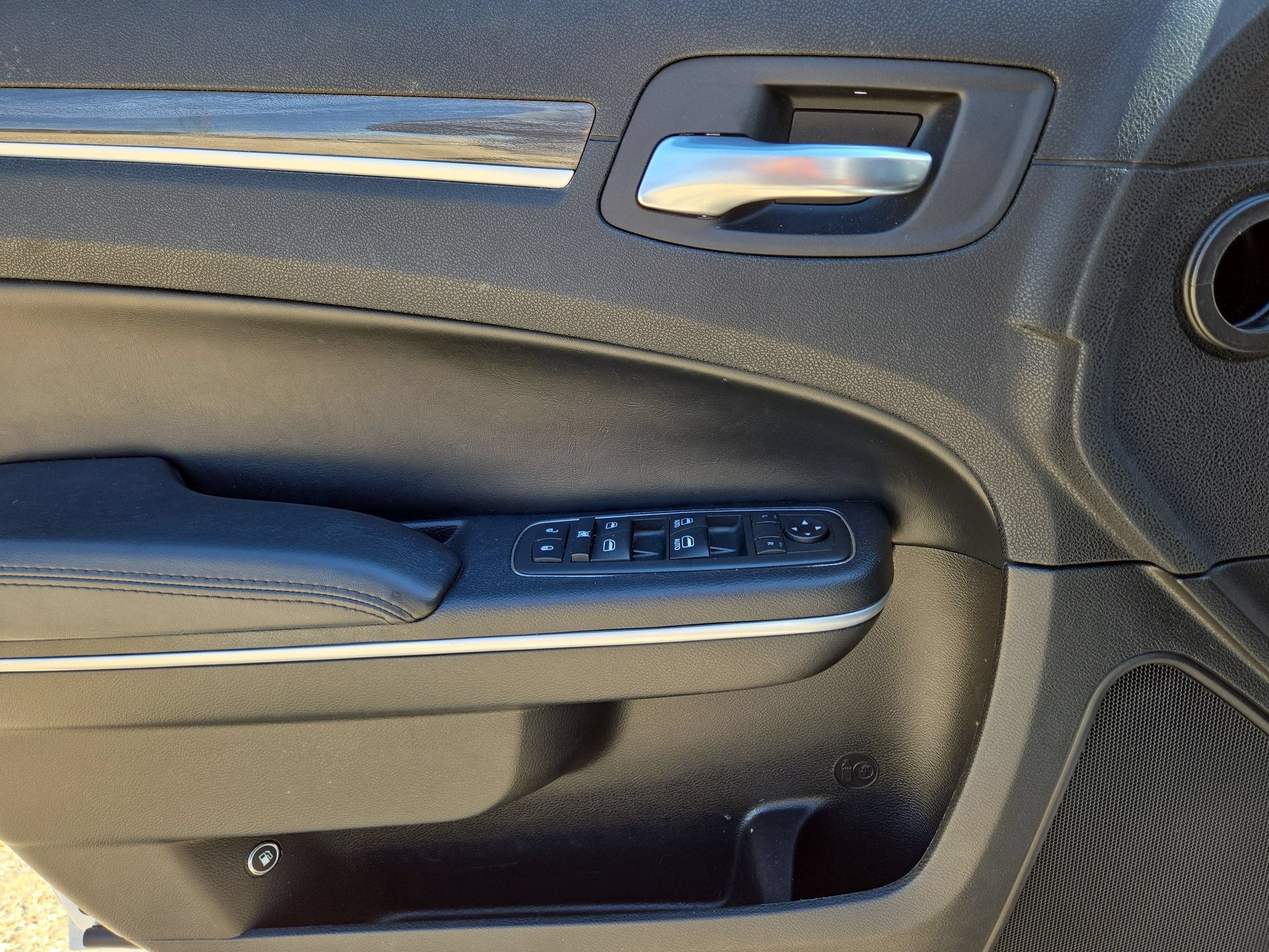 Used 2019 Chrysler 300 Touring w/ Sport Appearance Package RWD image 15