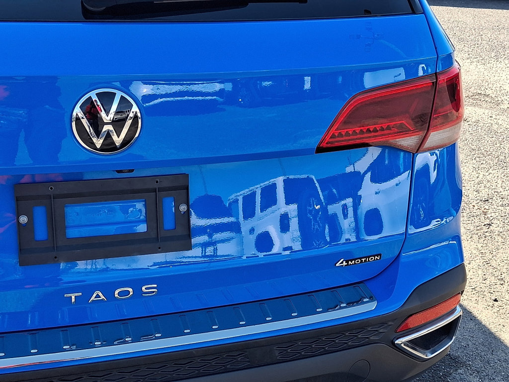Used 2023 Volkswagen Taos SE w/ Panoramic Sunroof Package image 16
