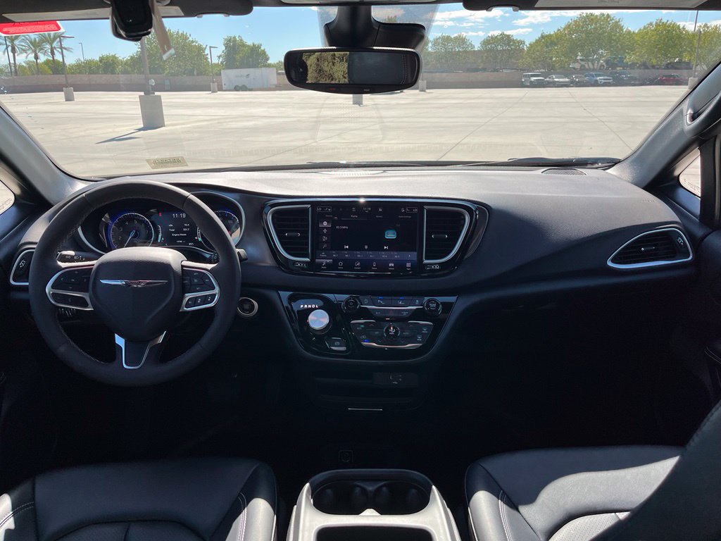 Used 2026 Chrysler Pacifica Select FWD image 13