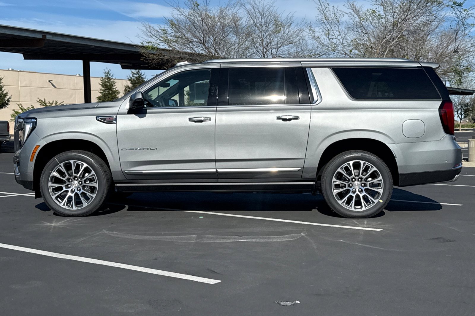 New 2026 GMC Yukon XL Denali w/ Denali Reserve Package image 8