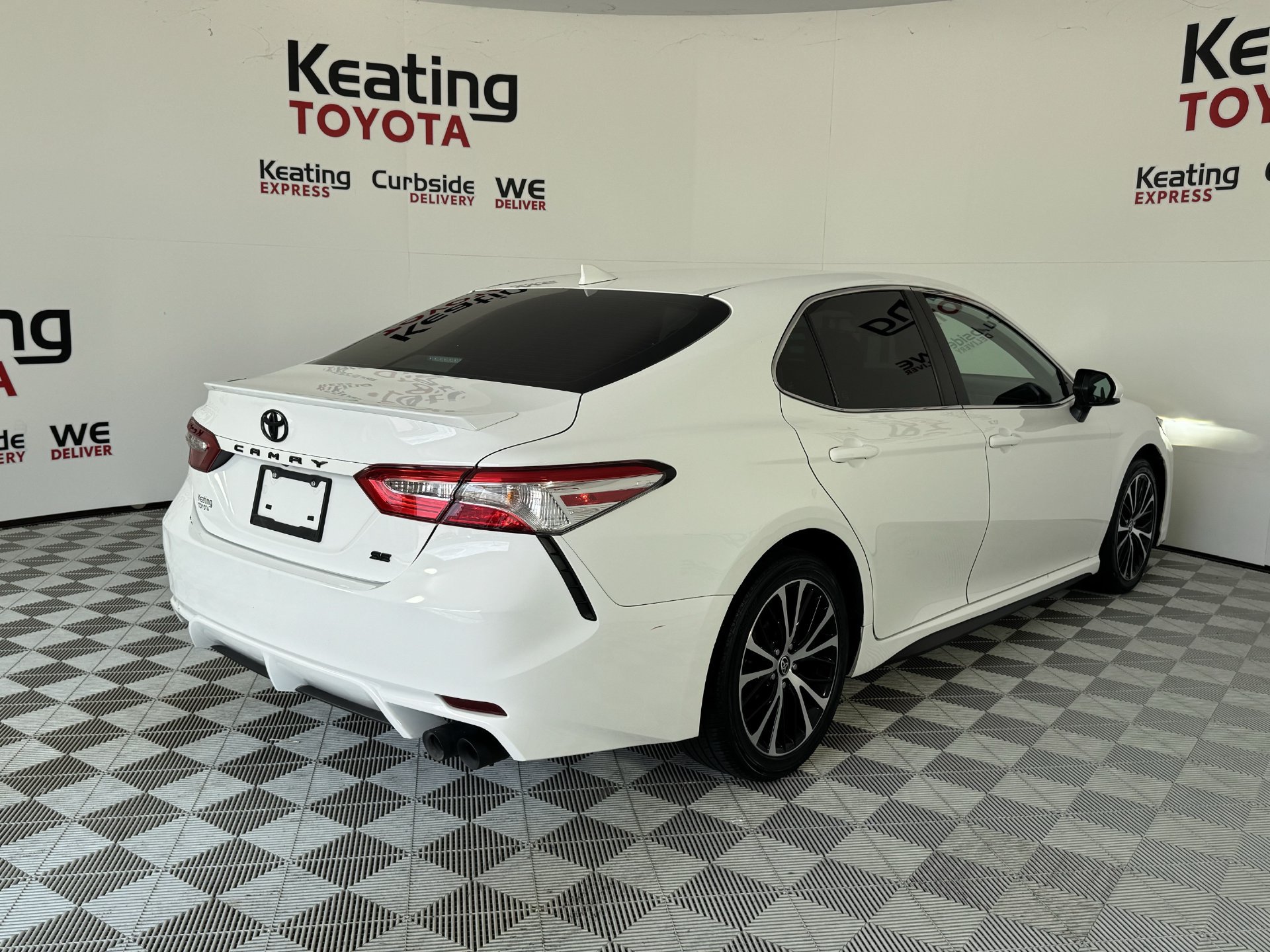 Used 2020 Toyota Camry SE FWD image 4