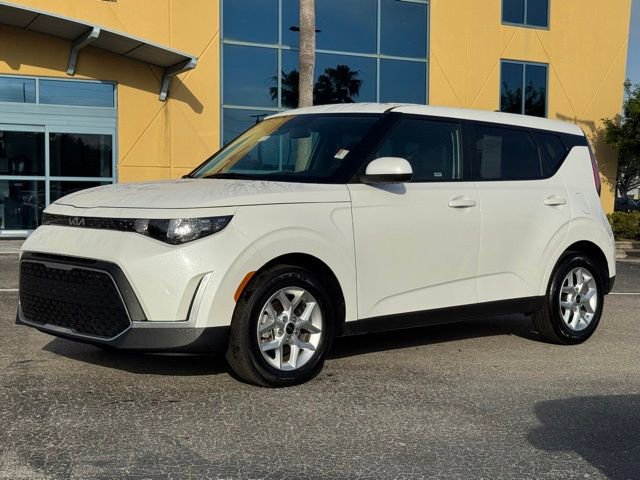 Certified 2025 Kia Soul LX w/ LX Technology Package image 2