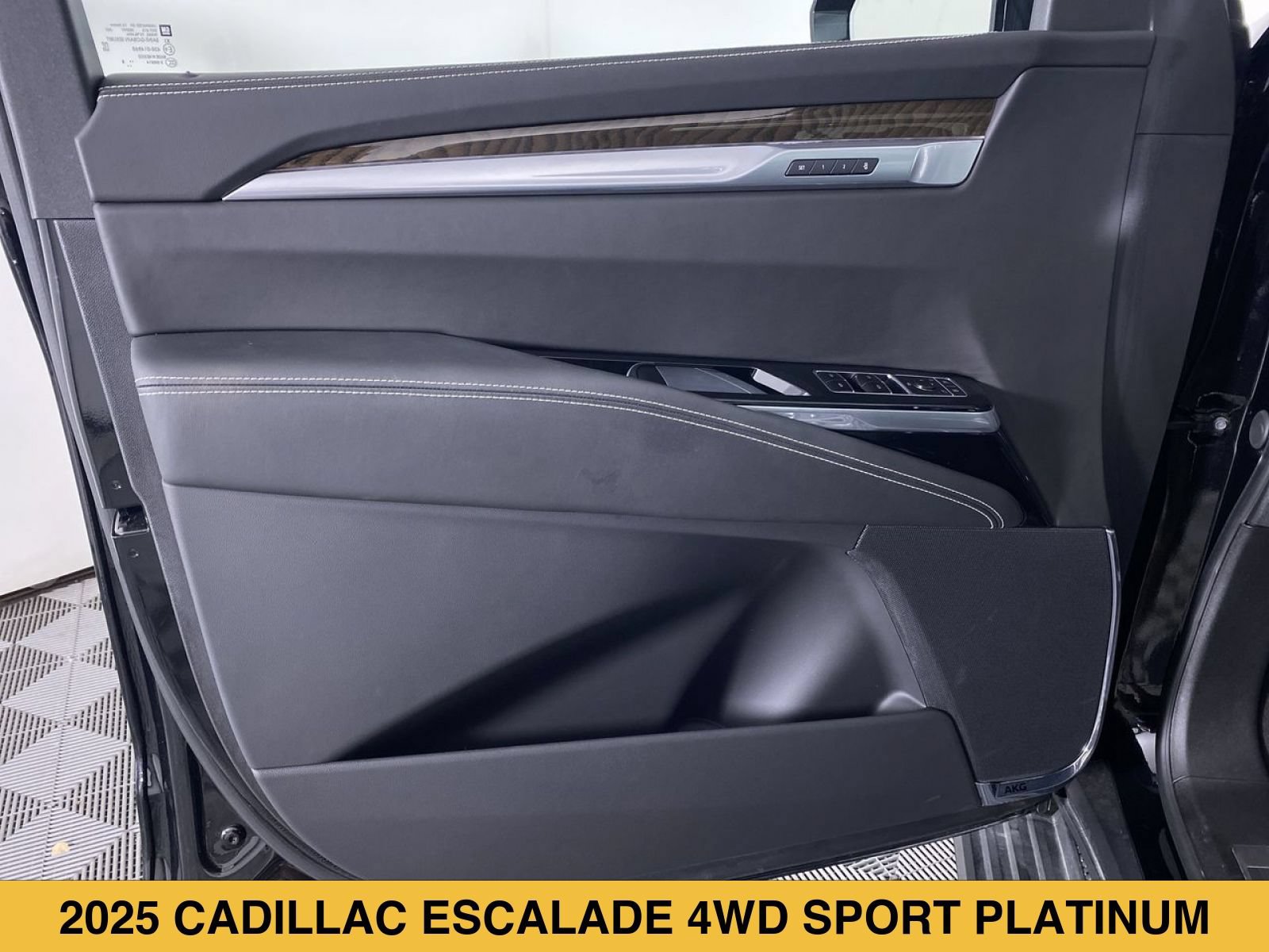 Certified 2025 Cadillac Escalade Sport Platinum w/ LPO, ONYX Package AWD/4WD image 13